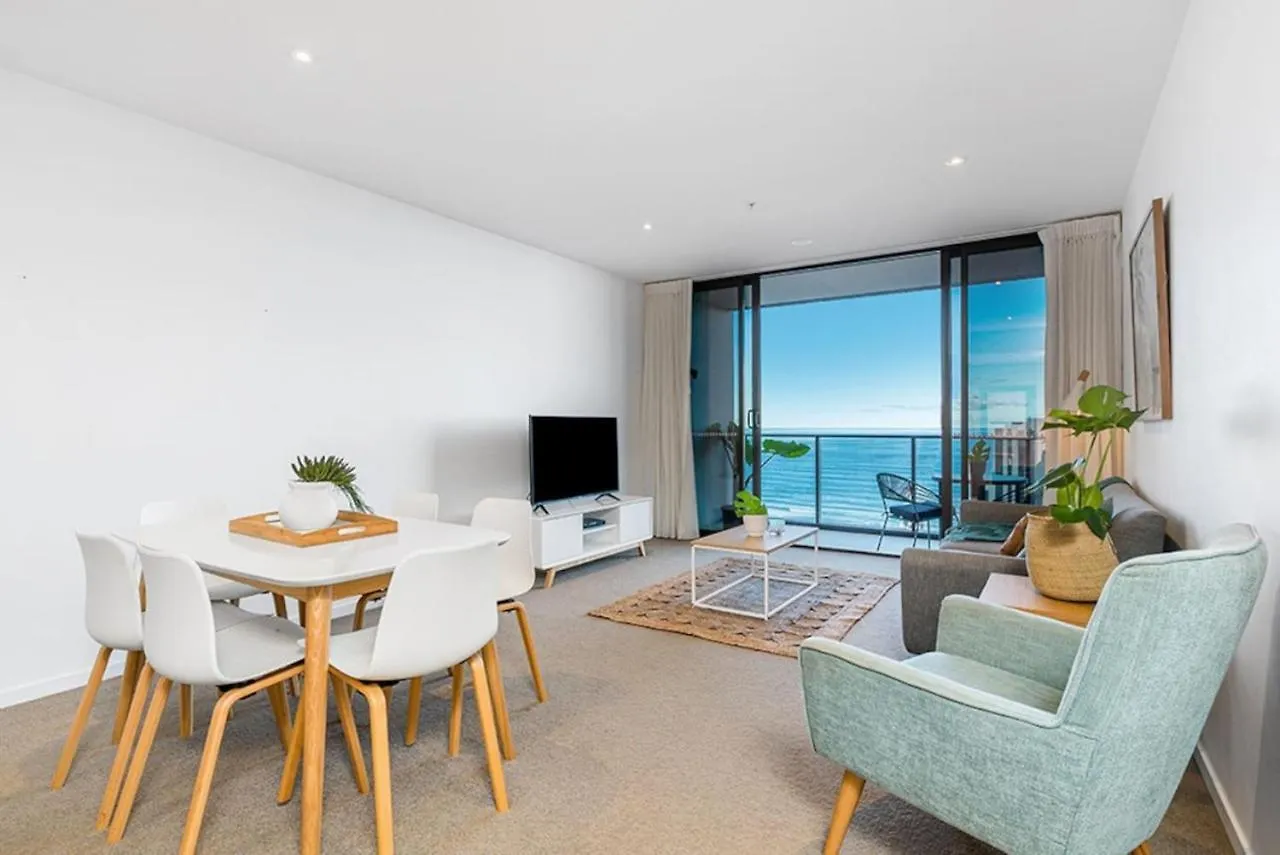 גולד קוסט Modern Broadbeach Apartment With Amazing Views בית נופש גולד קוסט